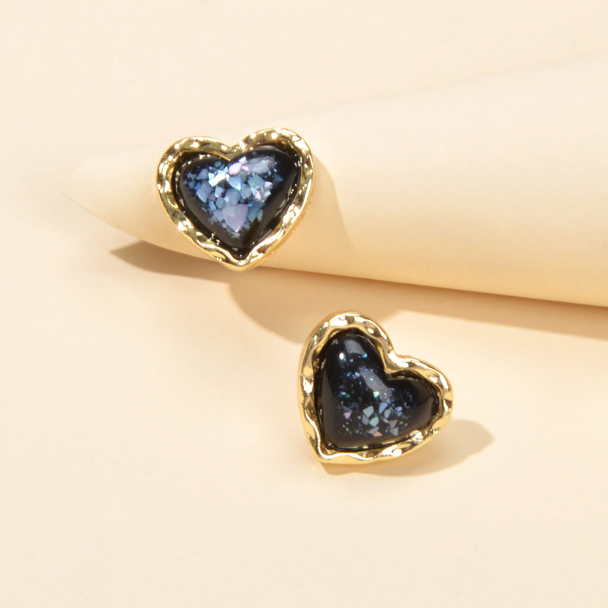 Exquisite Lightweight White Black Resin Heart Stud Earrings Valentine Jewellery Feelontop Jewellery