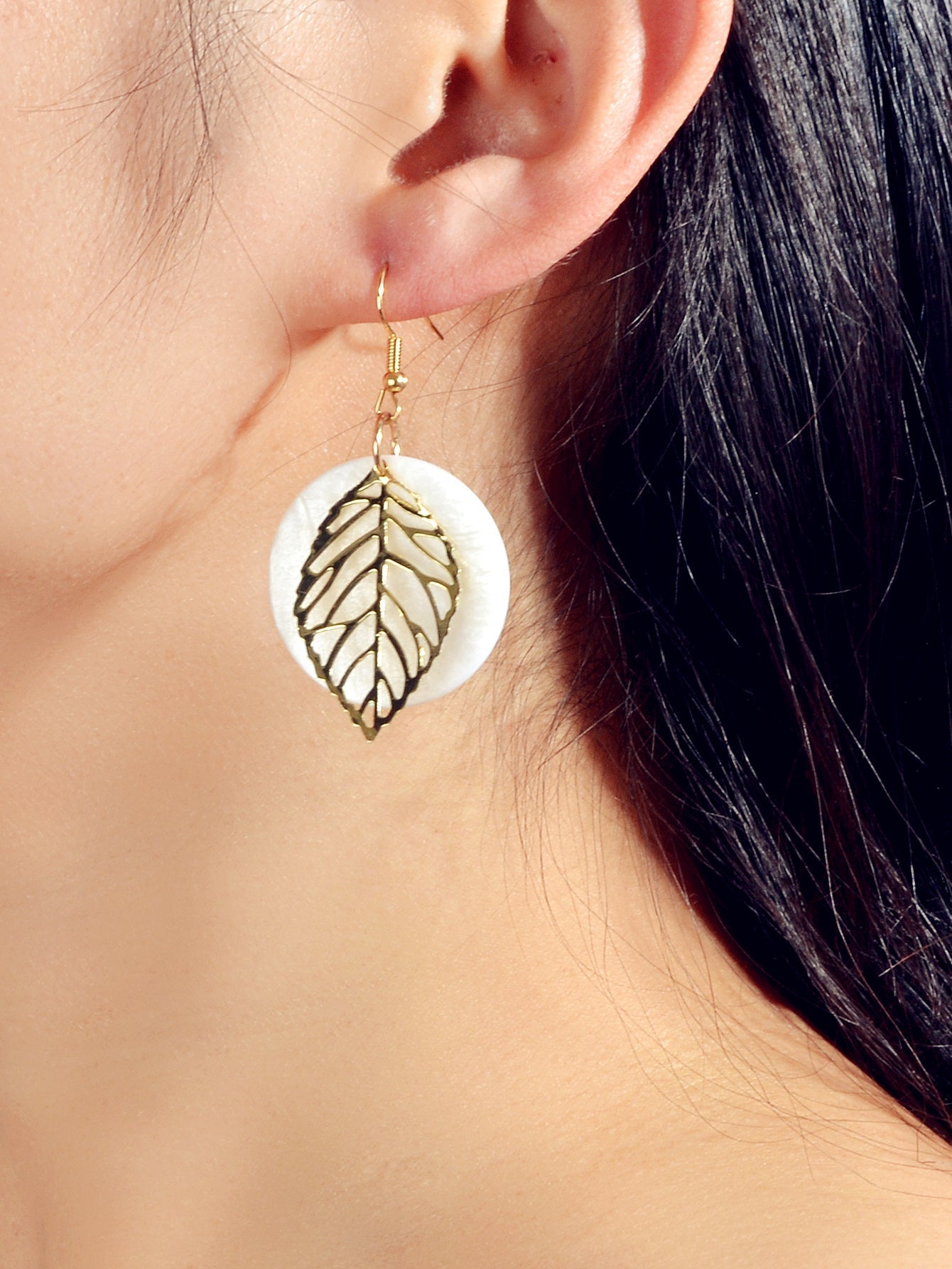 Trendy Gold Leaf White Shell Disc Round Charm Dangle Bho Chic Holiday Earrings Feelontop Jewellery