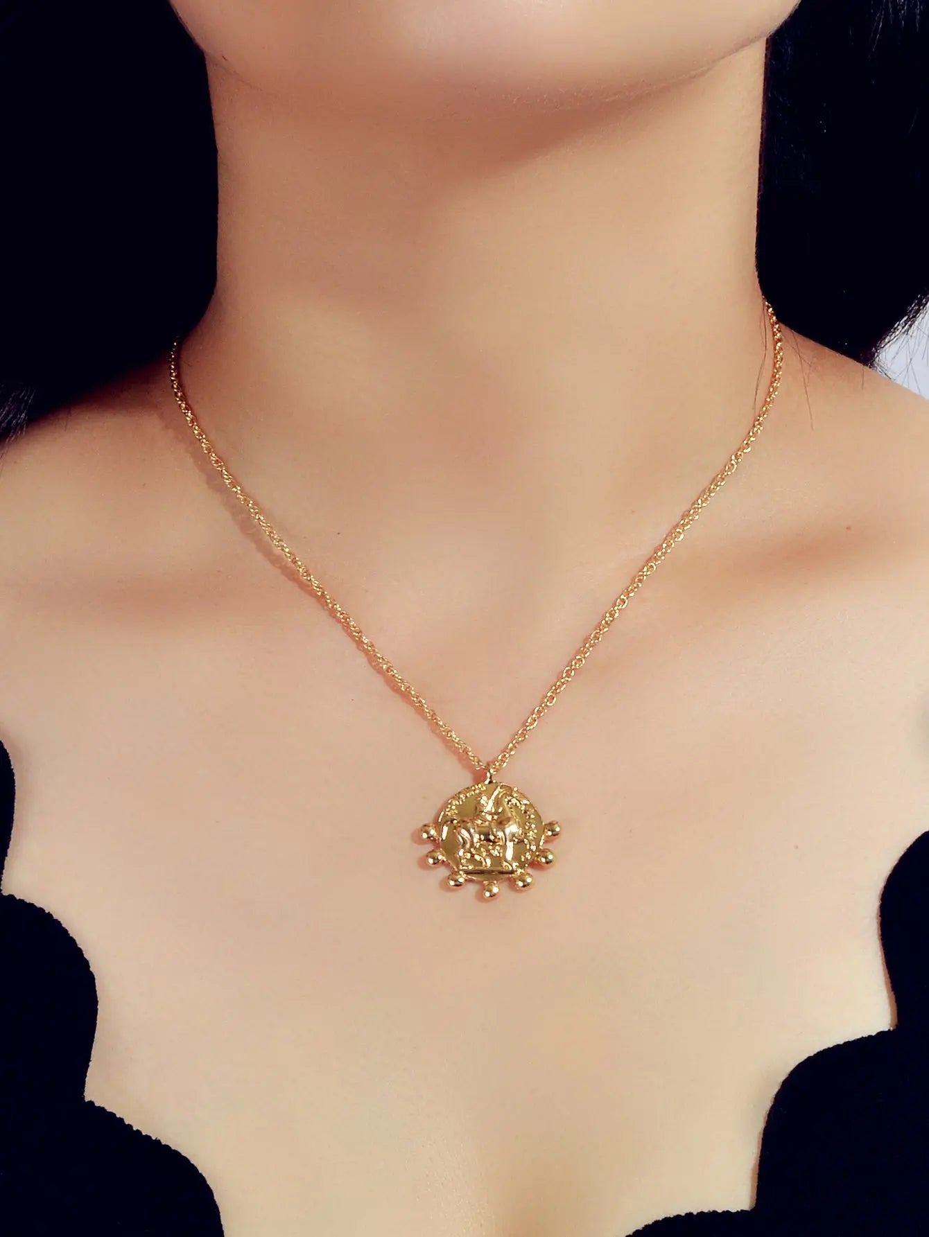 Gold Chain Carved Riding Horse Round Pendant Trendy Necklace Fashion Jewellery Feelontop Jewellery