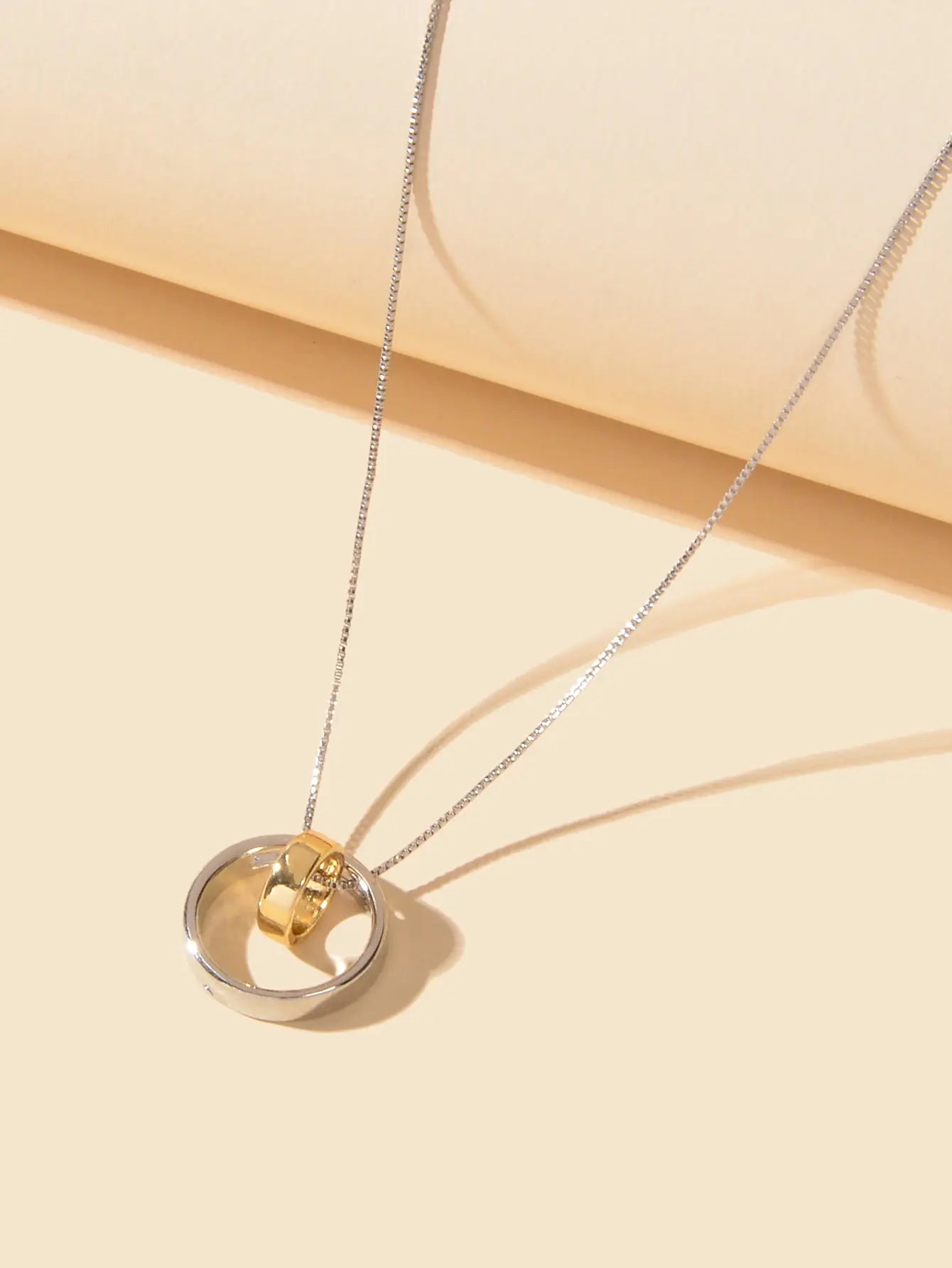 Trendy Designer Jewellery Silver Chain Gold Silver Circle Pendant Women Necklace Feelontop Jewellery