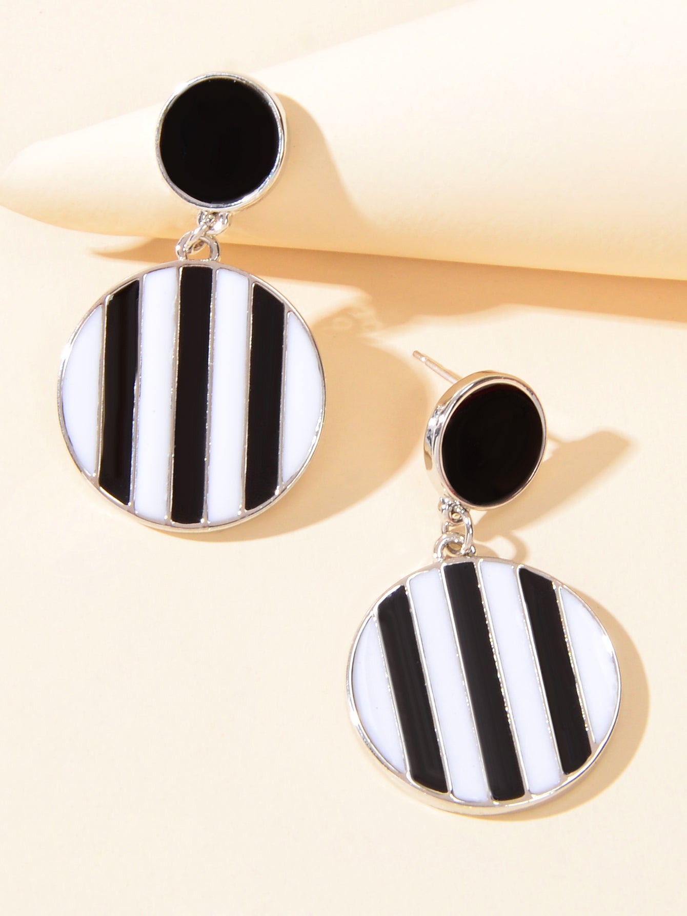 Retro Black White Enamel Round Dangle Hypoallergenic Party Earrings Jewellery Feelontop Jewellery