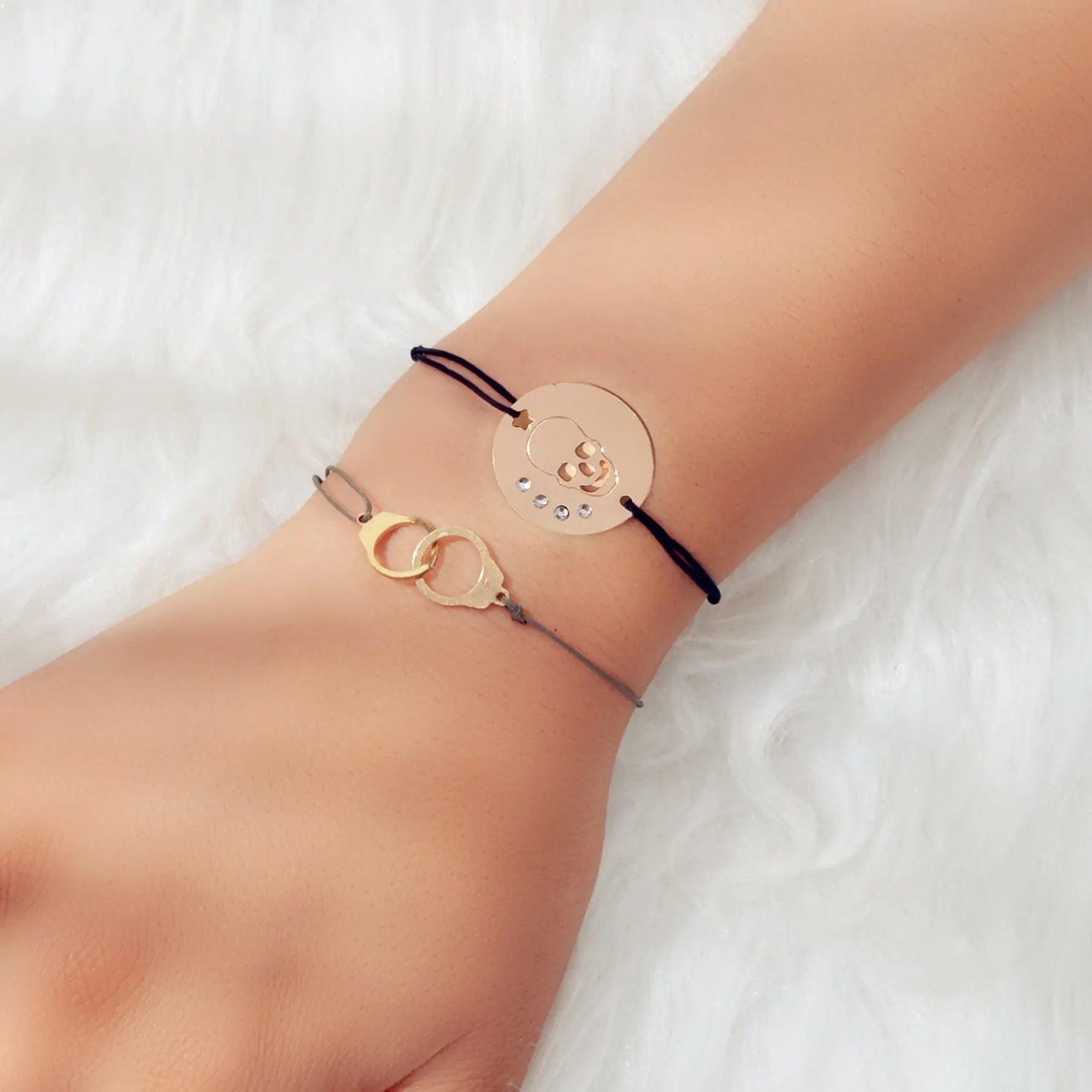 2pcs Goth Punk Hip Hop Elastic Rope Skull Handcuffs Charm Pirate Bracelet Bangle Feelontop Jewellery